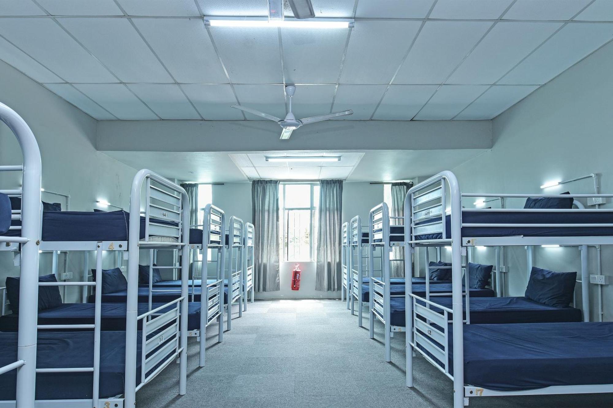 Spot On 90449 Bed Station Hotel 2*