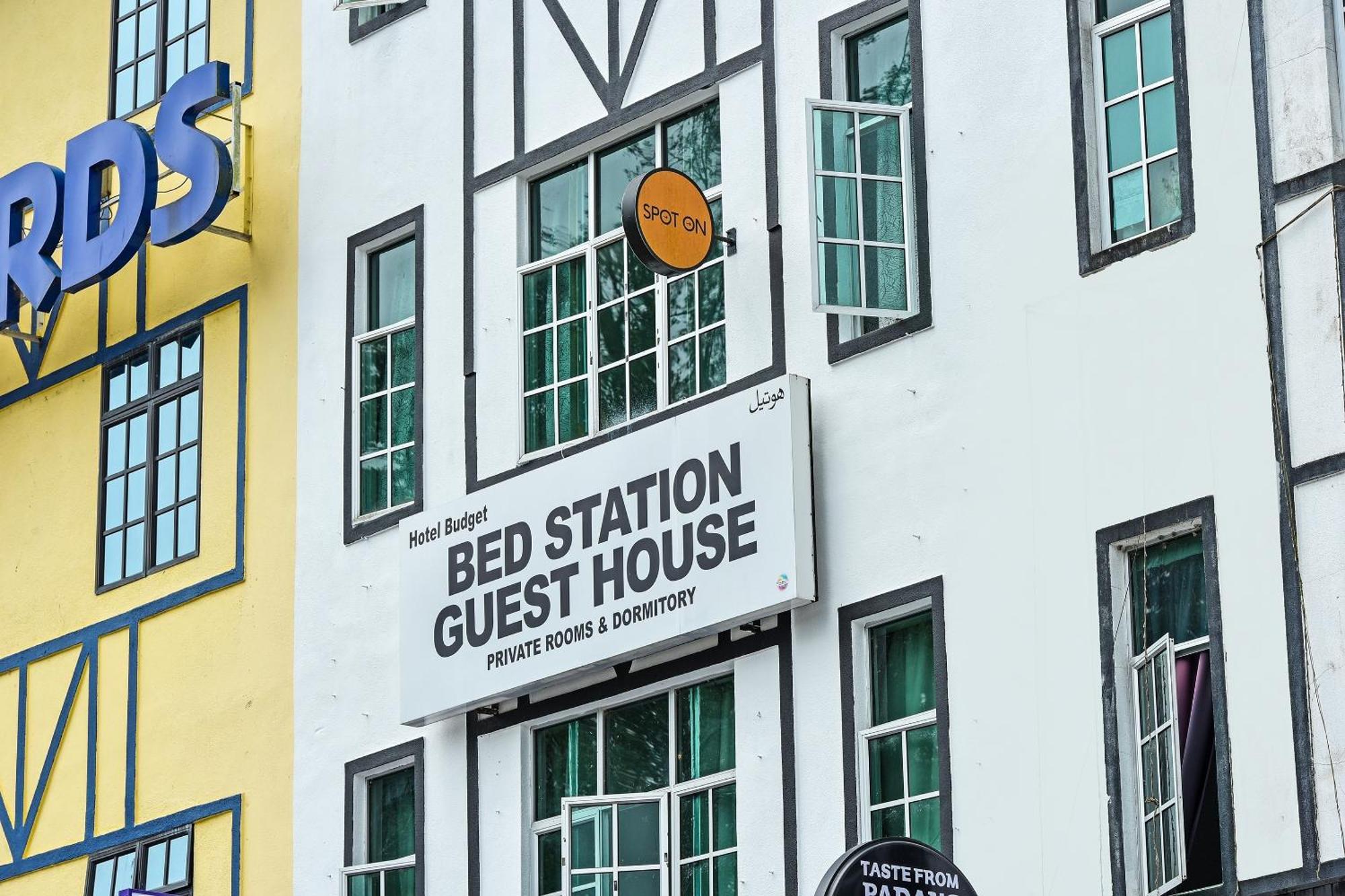 Spot On 90449 Bed Station Hotel